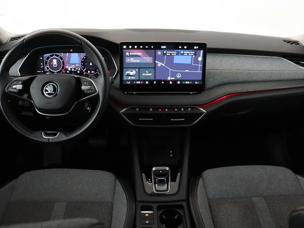 SKODA Octavia Combi (2024) — foto 16 van 19