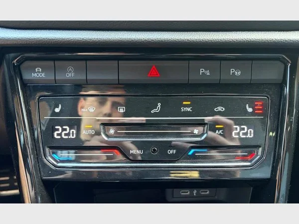 Volkswagen T-Roc (2025) — foto 14 van 23