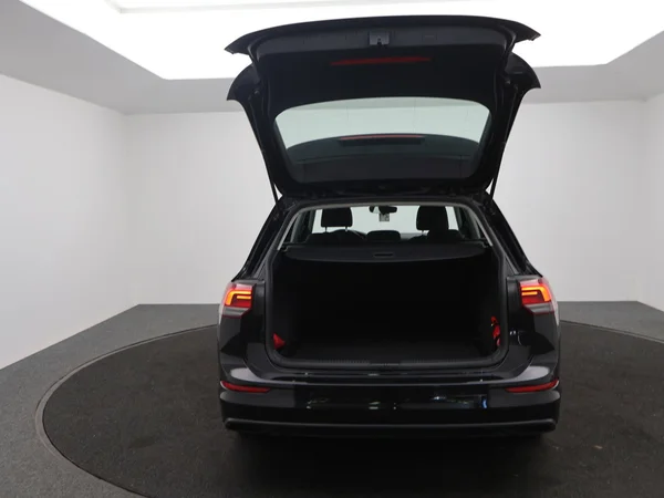 VOLKSWAGEN Golf VIII SW (2022) — foto 8 van 25