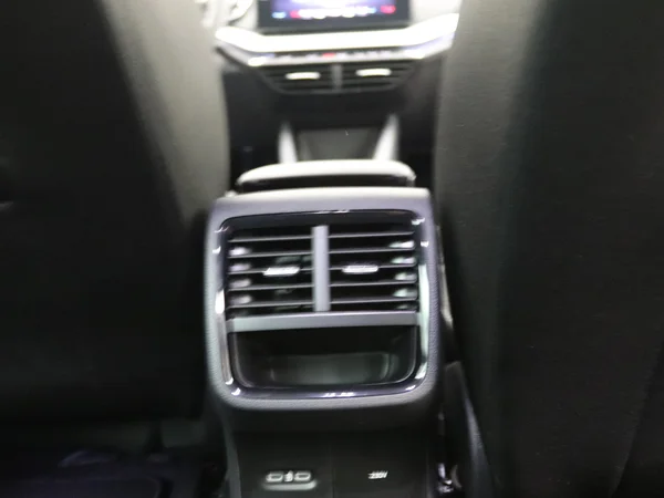 SKODA Octavia Combi (2024) — foto 8 van 27