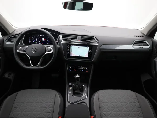 VOLKSWAGEN Tiguan (2023) — foto 19 van 20