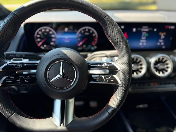 Mercedes-Benz GLB (2024) — foto 6 van 23