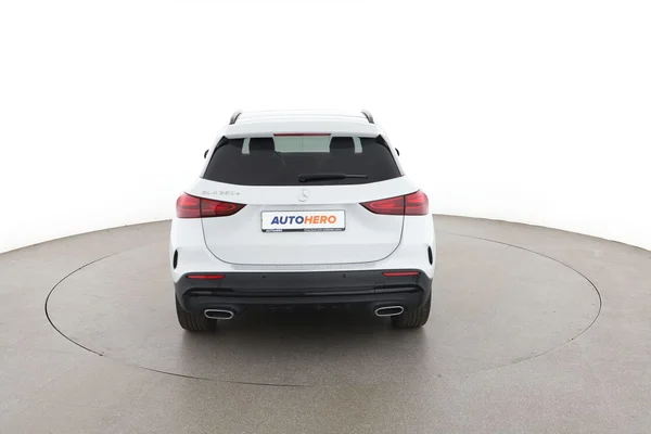 Mercedes-Benz GLA-Klasse (2024) — foto 11 van 16