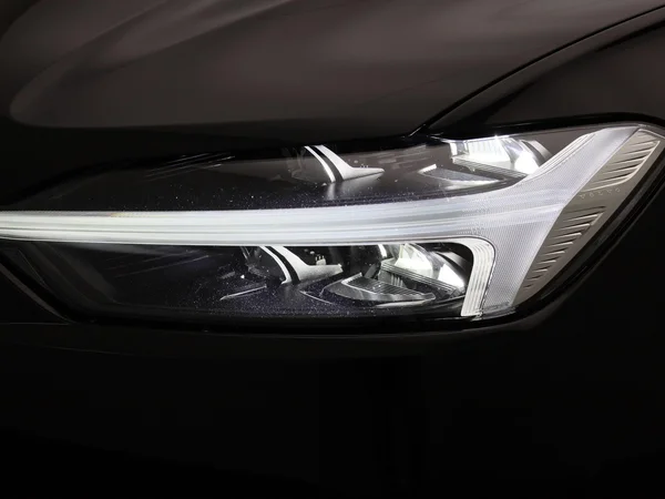 Volvo XC60 (2021) — foto 8 van 43