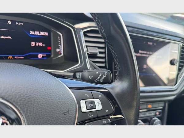 Volkswagen T-Roc (2018) — foto 6 van 29