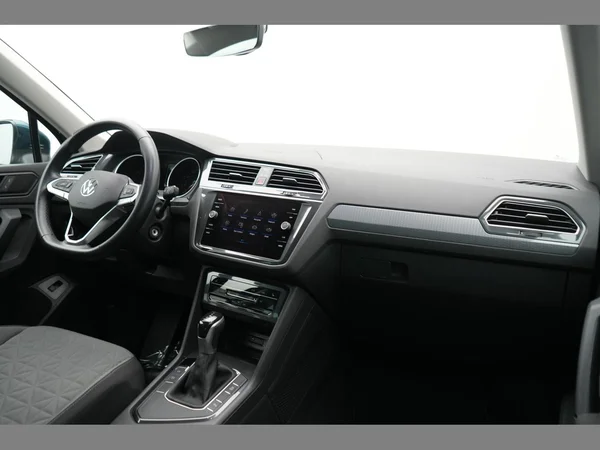 VOLKSWAGEN Tiguan (2021) — foto 24 van 28