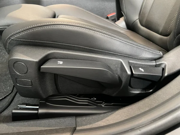 BMW 320 (2023) — foto 9 van 29