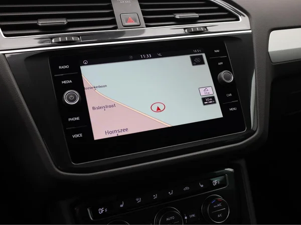 VOLKSWAGEN Tiguan (2018) — foto 7 van 20