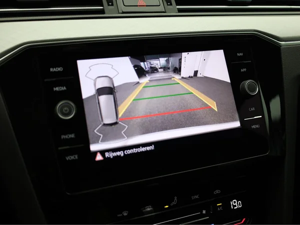 VOLKSWAGEN Passat Variant Dsl (2020) — foto 14 van 23