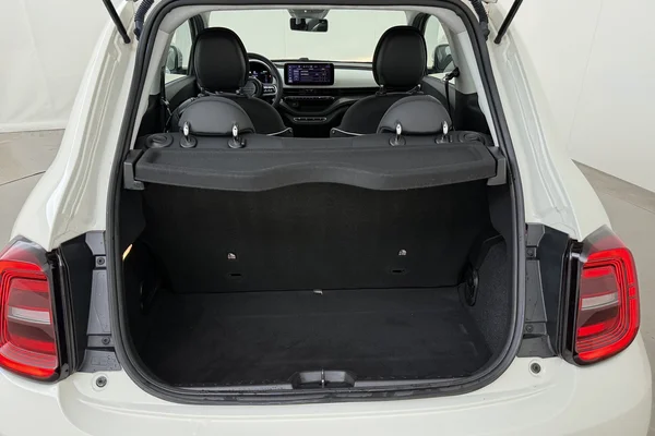 Fiat E-500 (2023) — foto 13 van 17
