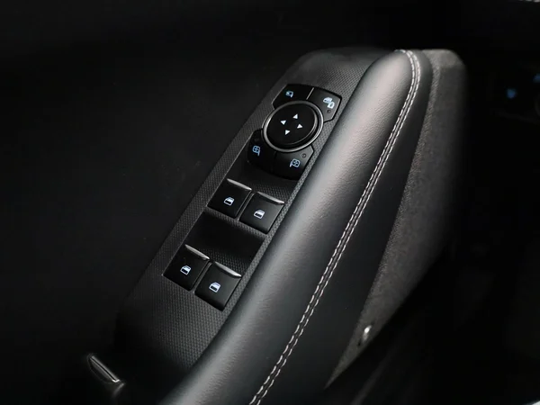 Ford Mustang Mach-E (2023) — foto 13 van 41
