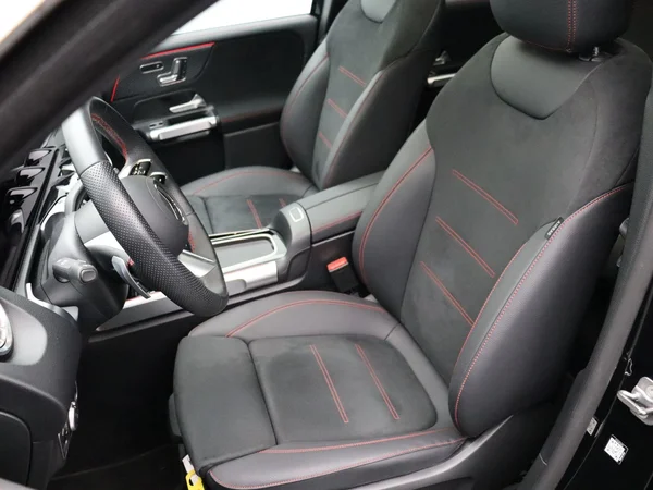 Mercedes-Benz EQB (2026) — foto 4 van 33