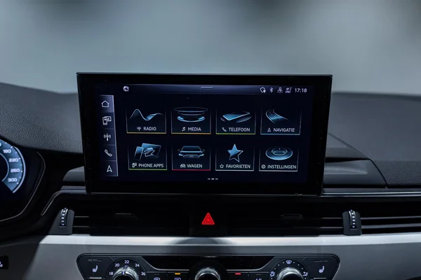 Audi A4 (2023) — foto 21 van 33