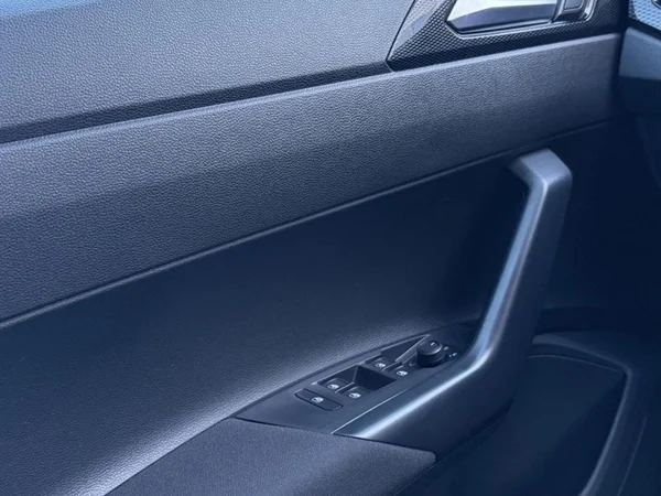 VOLKSWAGEN Polo (2024) — foto 3 van 14