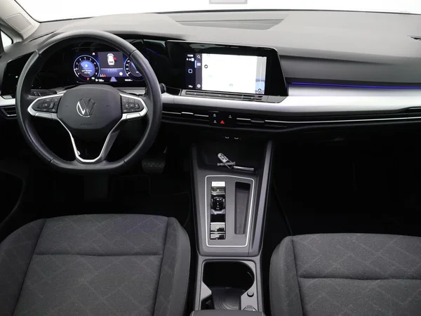 VOLKSWAGEN Golf VIII SW (2024) — foto 3 van 22