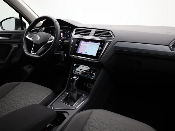 VOLKSWAGEN Tiguan (2023) — foto 14 van 20