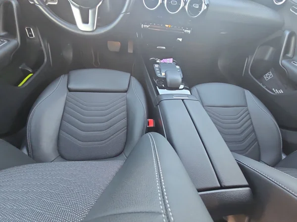 MERCEDES-BENZ A 250 (2023) — foto 13 van 24