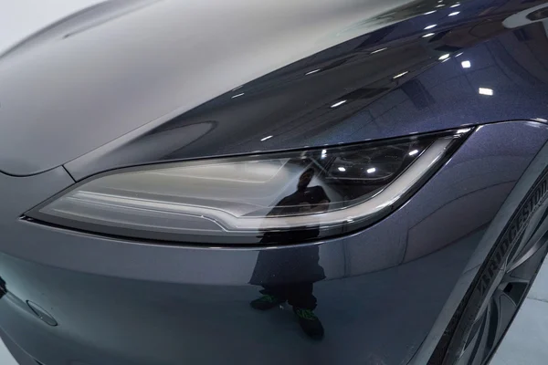 Tesla Model 3 (2024) — foto 40 van 40