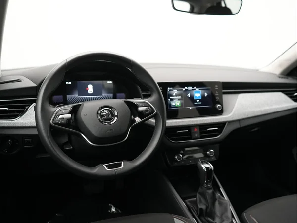 SKODA Kamiq (2024) — foto 4 van 27