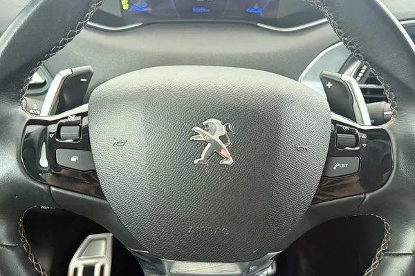Peugeot 308 (2021) — foto 4 van 45