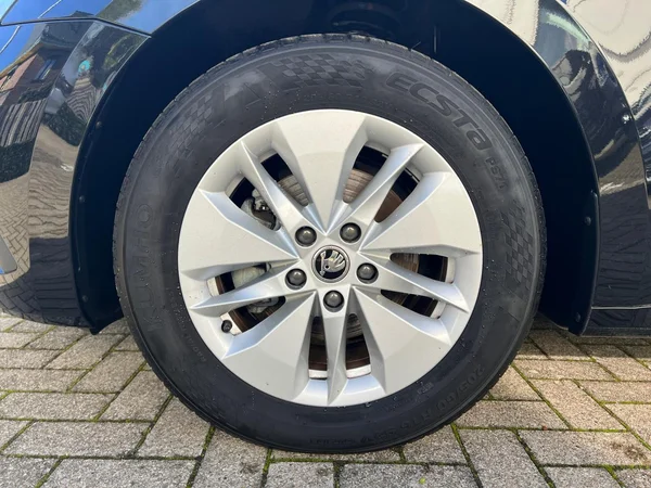SKODA Octavia Combi (2024) — foto 16 van 24
