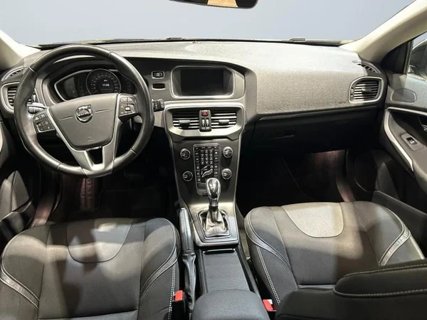 VOLVO V40 (2019) — foto 6 van 31