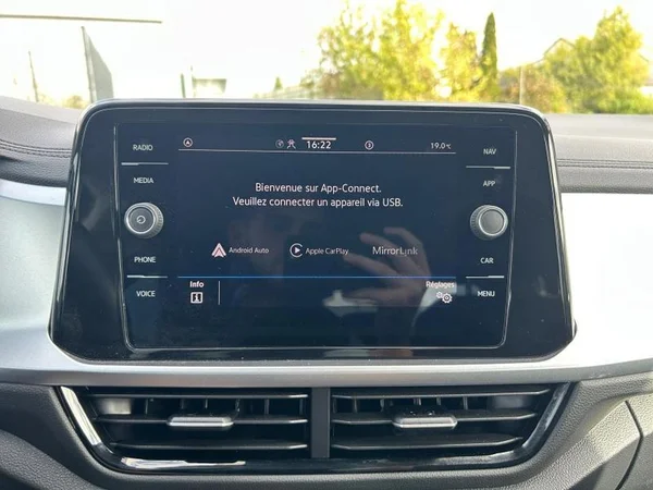 VOLKSWAGEN T-Roc (2022) — foto 8 van 31
