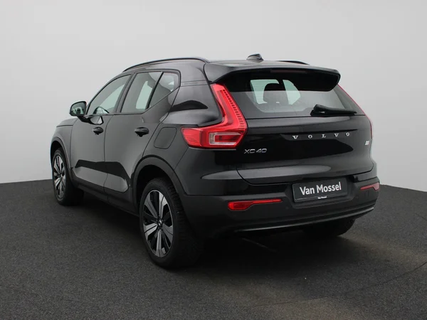 Volvo XC40 (2023) — foto 12 van 39