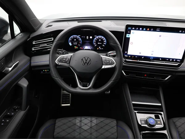 VOLKSWAGEN Tiguan (2025) — foto 6 van 24