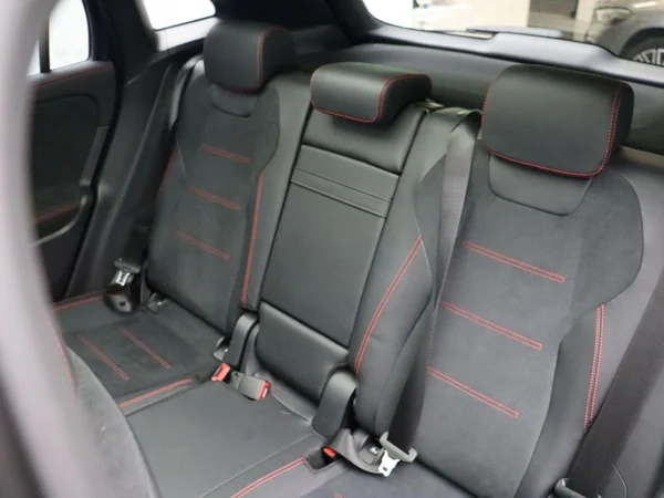Mercedes-Benz GLA (2022) — foto 7 van 30