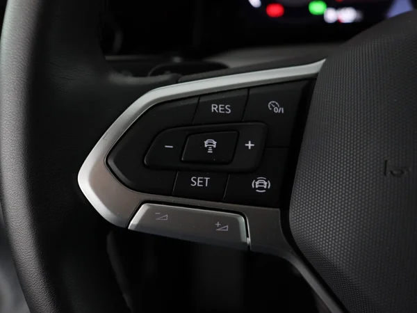 VOLKSWAGEN Golf (2024) — foto 9 van 28