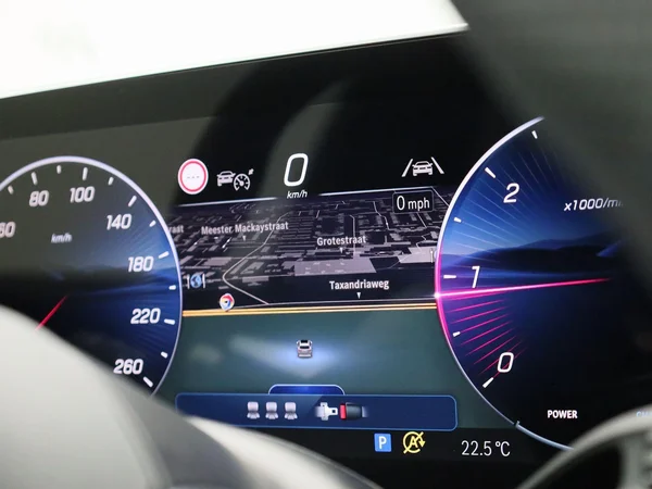 Mercedes-Benz GLC (2025) — foto 16 van 45