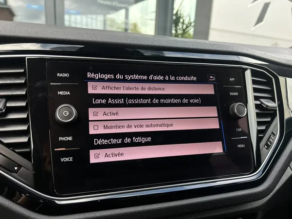 Volkswagen T-Roc (2020) — foto 7 van 24