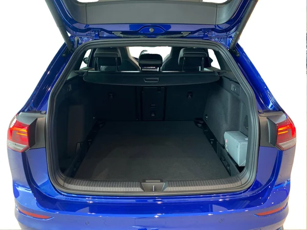 VOLKSWAGEN Golf VIII SW (2024) — foto 2 van 15
