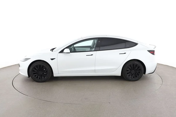 Tesla Model (2025) — foto 10 van 17