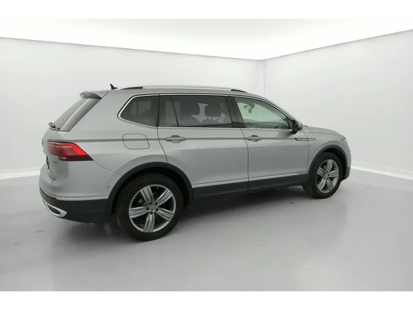 VOLKSWAGEN Tiguan Allspace (2021) — foto 32 van 36
