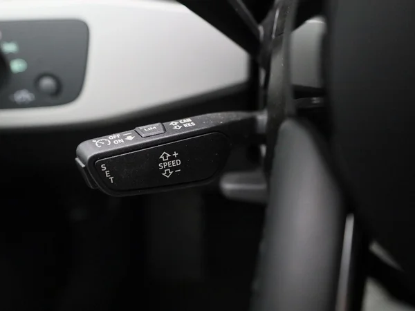 Audi A4 (2023) — foto 19 van 45