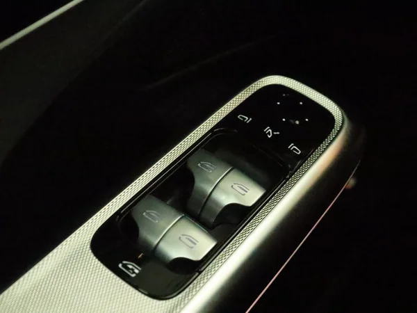 MERCEDES E 220 (2024) — foto 20 van 30