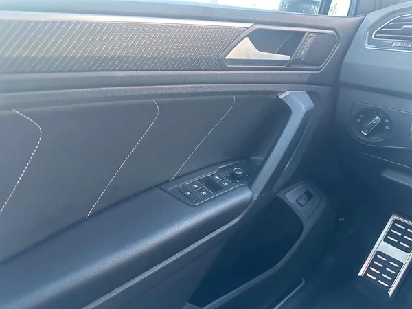 VOLKSWAGEN Tiguan Dsl (2023) — foto 13 van 20