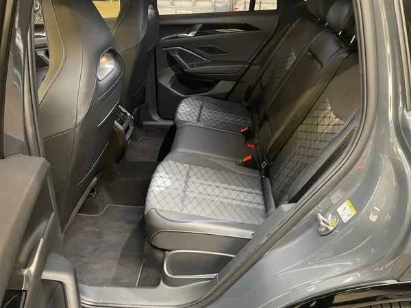 VOLKSWAGEN Tiguan (2024) — foto 6 van 15