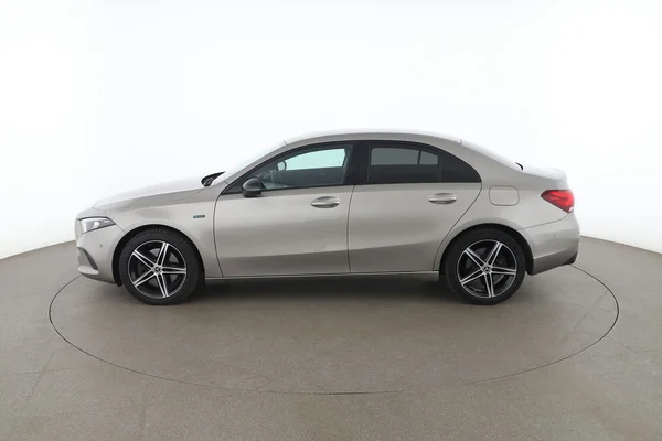 Mercedes-Benz A-Klasse (2020) — foto 9 van 16