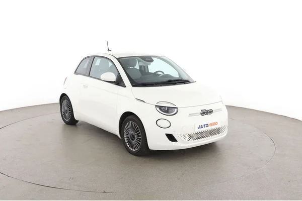 Fiat 500e (2021) — foto 14 van 16