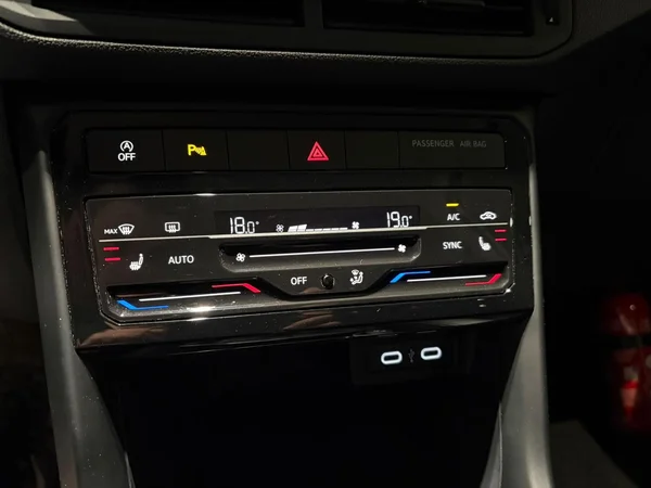 VOLKSWAGEN T-Cross (2024) — foto 9 van 18