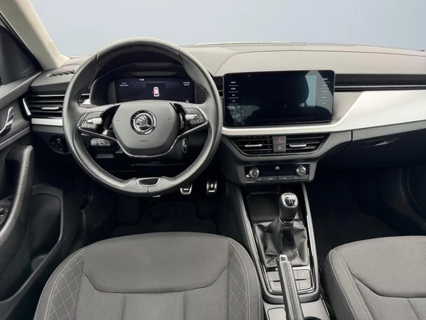 SKODA Kamiq (2022) — foto 6 van 31