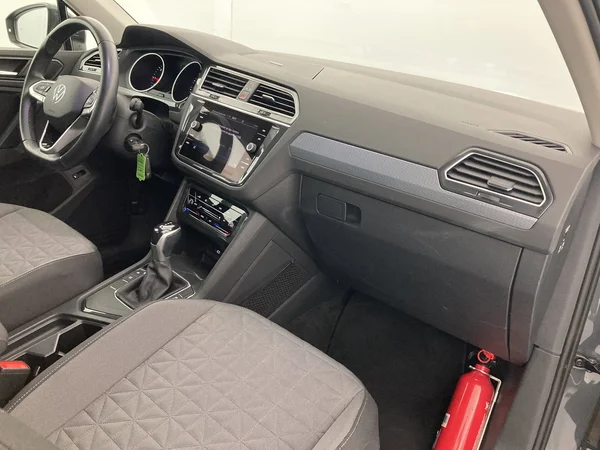 VOLKSWAGEN Tiguan (2022) — foto 8 van 36