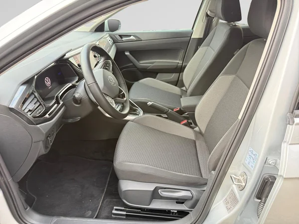 VOLKSWAGEN Polo (2024) — foto 2 van 22