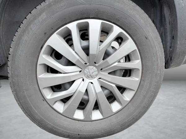 Peugeot Rifter (2023) — foto 12 van 16
