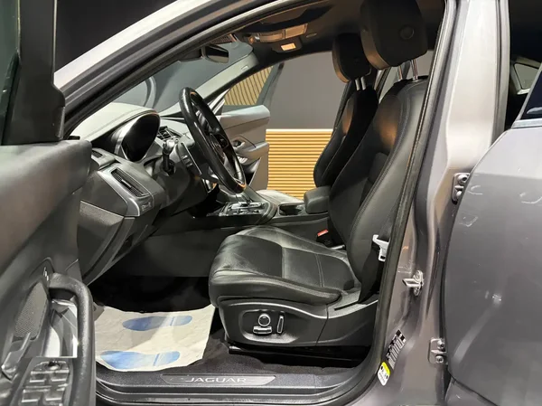Jaguar E-Pace (2021) — foto 25 van 26