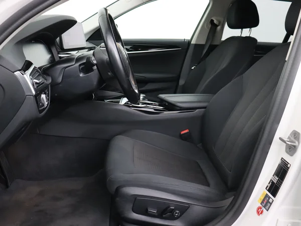BMW 530 (2021) — foto 2 van 35