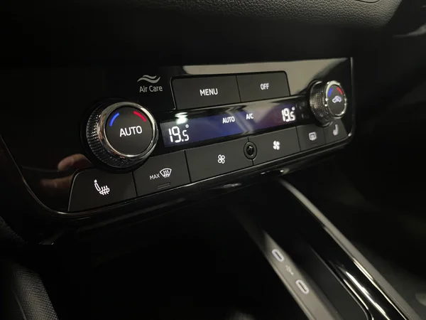 SKODA Kamiq (2025) — foto 2 van 15